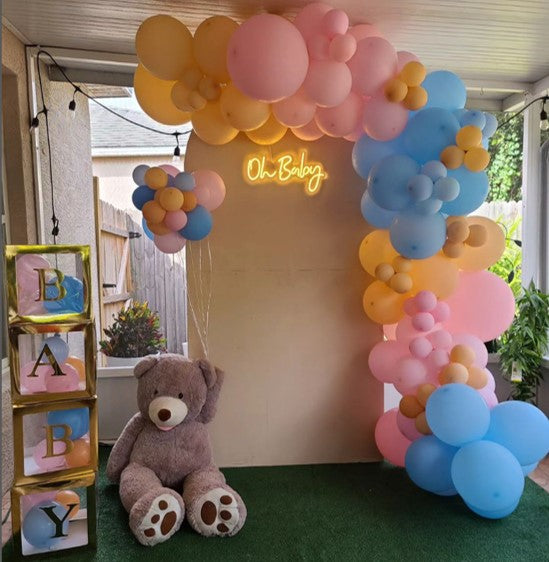 Gender reveal decor with Chiara wall and BABY blocks