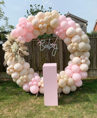 Round Balloons arch in hoop with OH Baby Sign